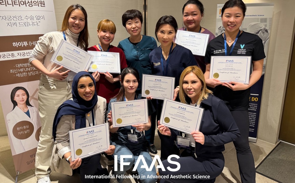 IFAAS 국제 여성성형 학회에서 해외 의료진을 교육하는 트리니티 의료진